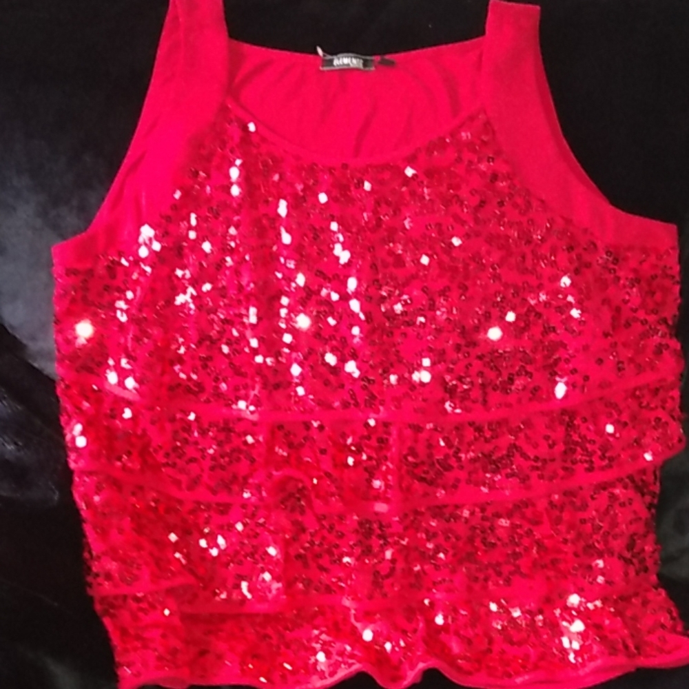RED SEQUINED TOP.    SZ. 3X